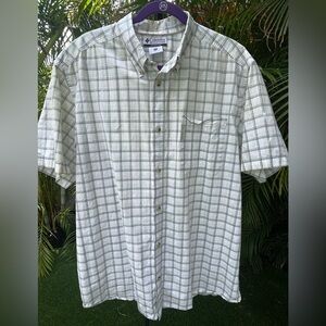 Columbia Men's Gray Cream Tan Plaid Short Sleeve Camp Shirt